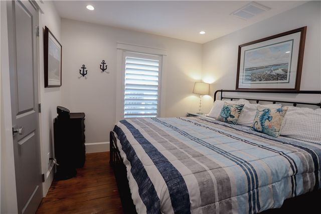 1502 Victoria Ave, Rockport, TX 78382