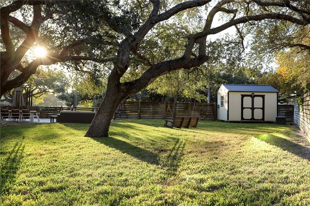 1502 Victoria Ave, Rockport, TX 78382