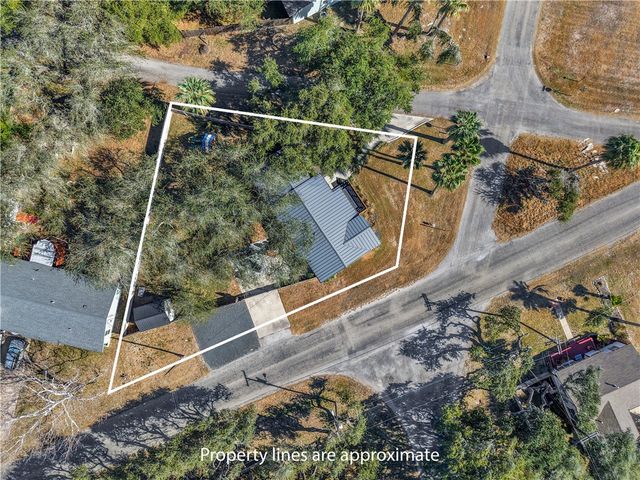 1502 Victoria Ave, Rockport, TX 78382