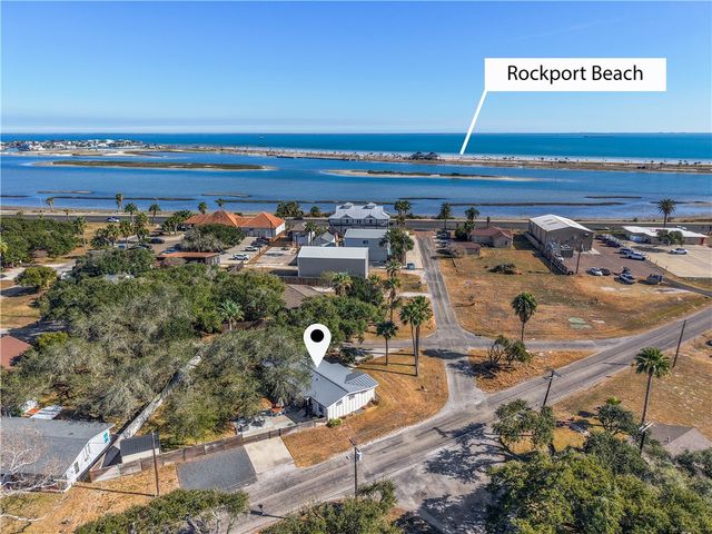 1502 Victoria Ave, Rockport, TX 78382