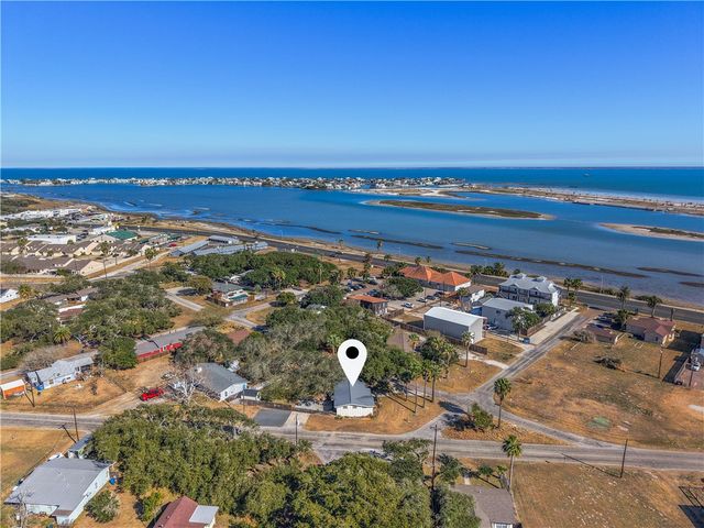 1502 Victoria Ave, Rockport, TX 78382