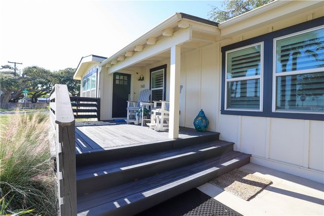 1502 Victoria Ave, Rockport, TX 78382