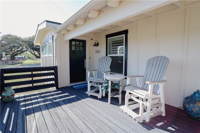 1502 Victoria Ave, Rockport, TX 78382