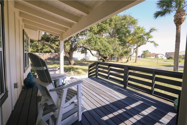 1502 Victoria Ave, Rockport, TX 78382