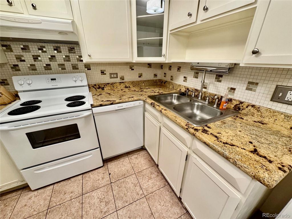 585 S Alton Way 7B, Denver, CO 80247