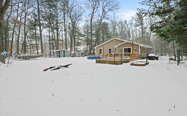2716 E River Road, Twin Lake, MI 49457