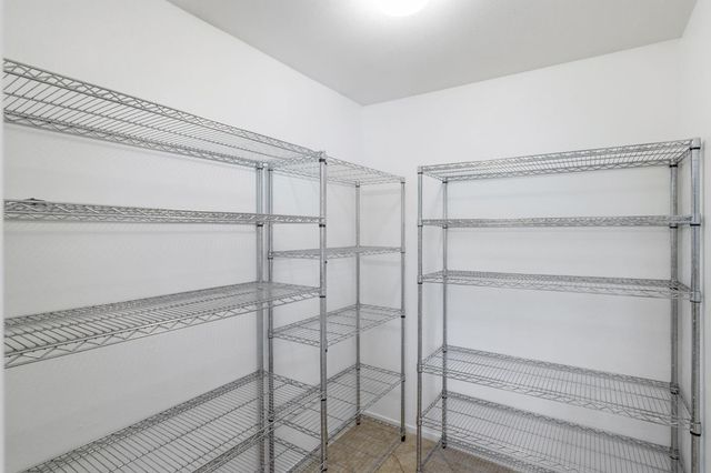 6123 E Hampton Way, Fresno, CA 93727