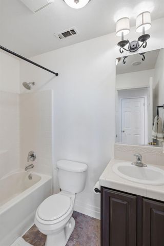 6123 E Hampton Way, Fresno, CA 93727
