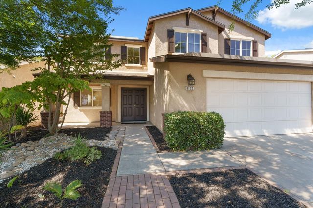 6123 E Hampton Way, Fresno, CA 93727