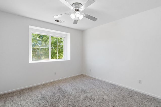 6123 E Hampton Way, Fresno, CA 93727