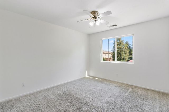 6123 E Hampton Way, Fresno, CA 93727