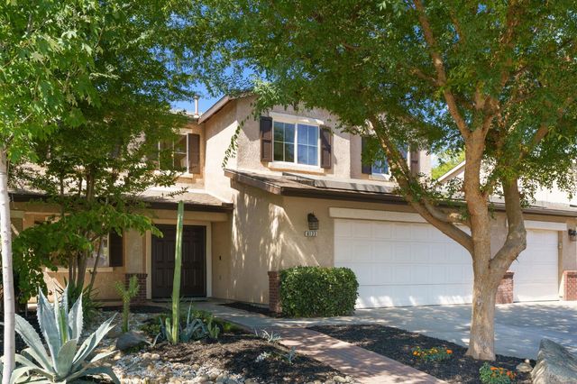 6123 E Hampton Way, Fresno, CA 93727