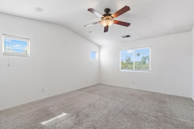 6123 E Hampton Way, Fresno, CA 93727