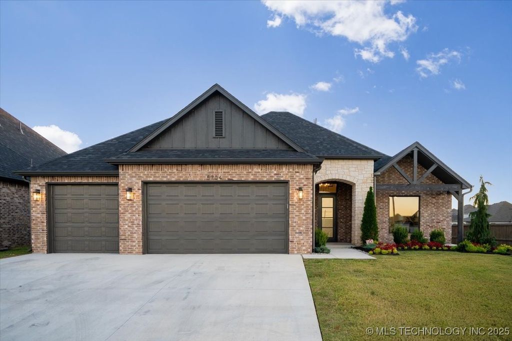 5704 E 126th Street S, Bixby, OK 74008