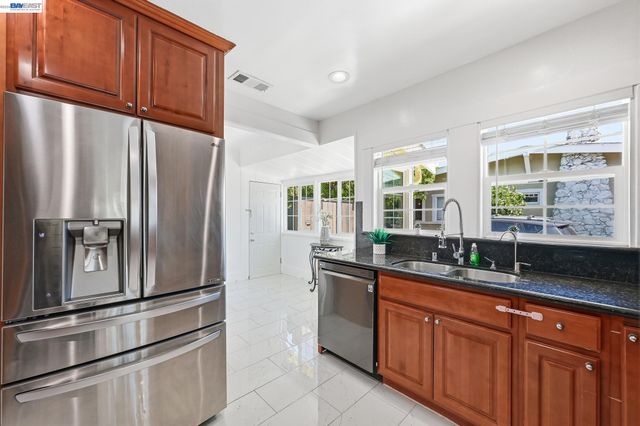 84 OAKES BLVD, San Leandro, CA 94577