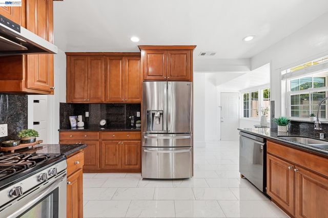 84 OAKES BLVD, San Leandro, CA 94577