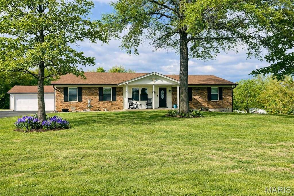 1118 Emerald Drive, Moscow Mills, MO 63362