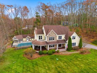 71 Deer Hill Circle, Pelham, NH 03076