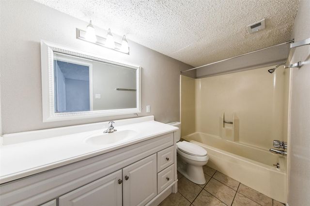 108 W 45th 204, Austin, TX 78751