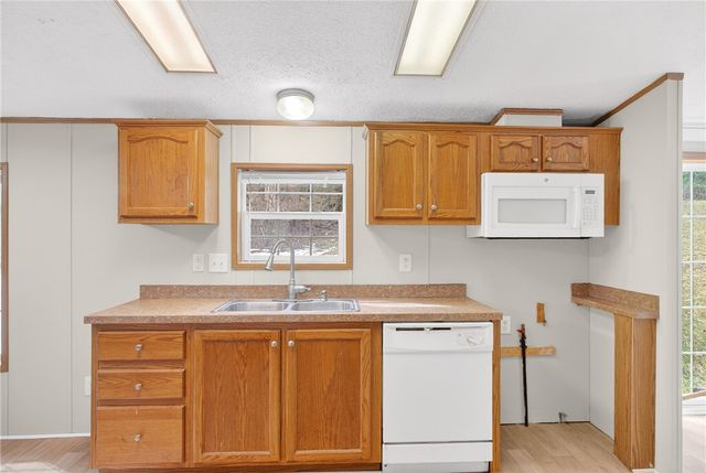20 Evergreen Dr, Smith, PA 15021