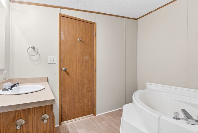 20 Evergreen Dr, Smith, PA 15021