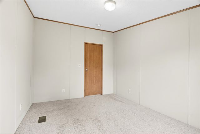 20 Evergreen Dr, Smith, PA 15021