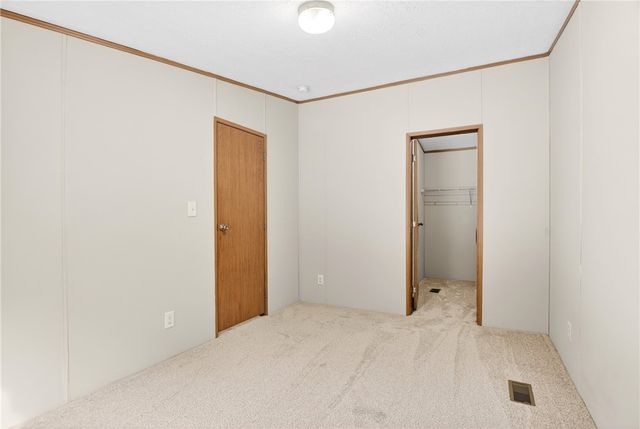 20 Evergreen Dr, Smith, PA 15021