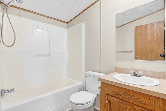 20 Evergreen Dr, Smith, PA 15021