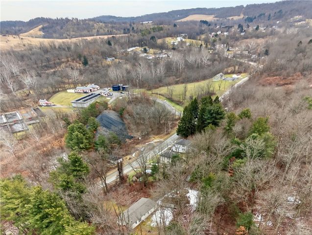 20 Evergreen Dr, Smith, PA 15021