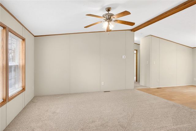 20 Evergreen Dr, Smith, PA 15021