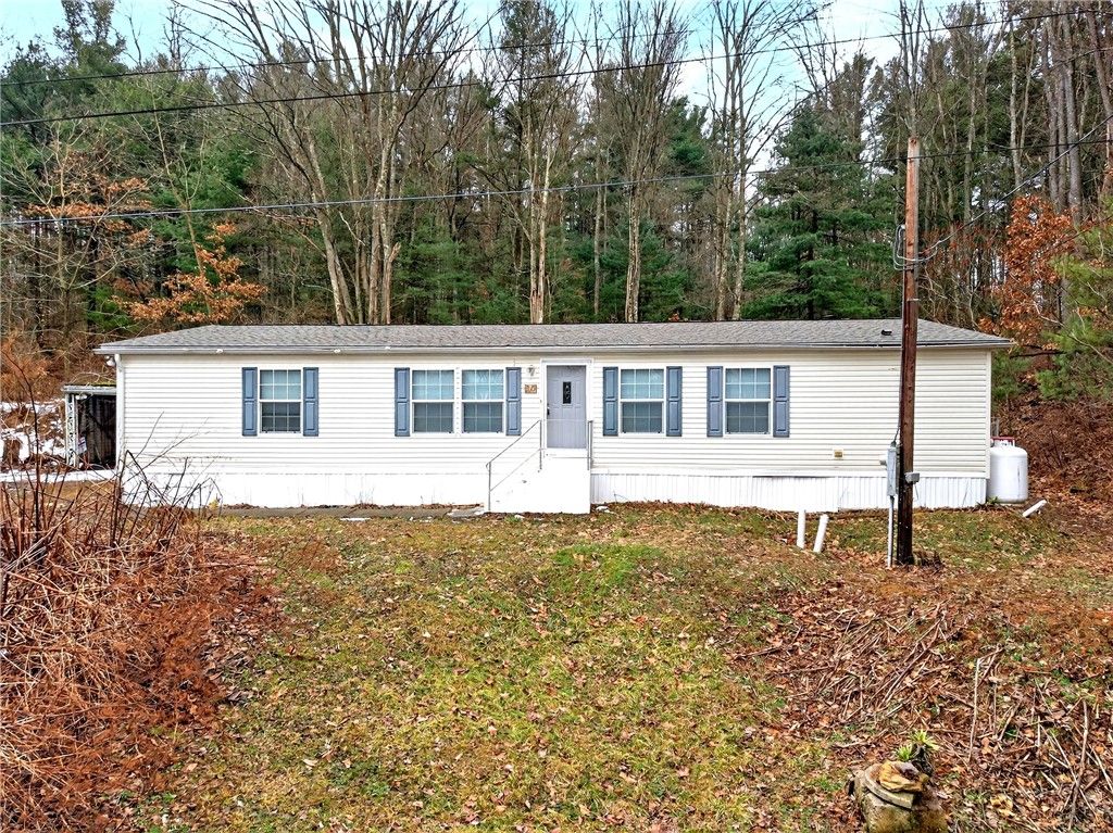 20 Evergreen Dr, Smith, PA 15021
