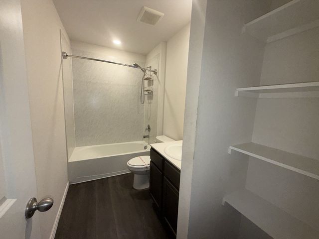 3303 Knoll Drive, Ennis, TX 75119