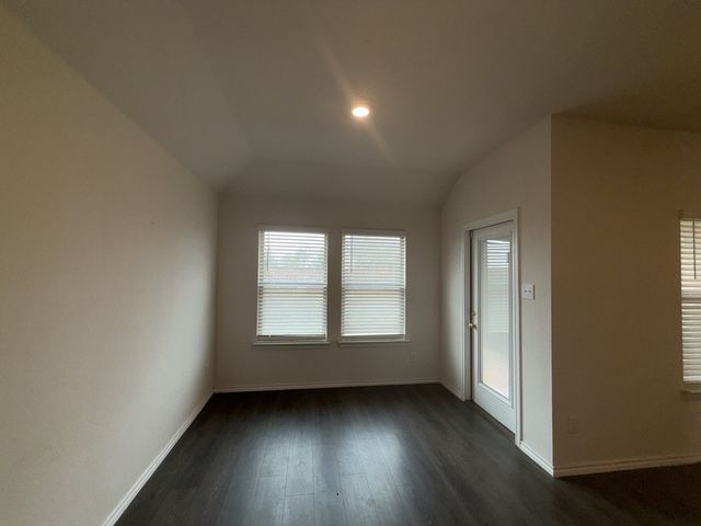 3303 Knoll Drive, Ennis, TX 75119