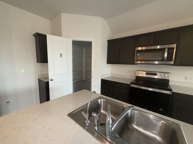 3303 Knoll Drive, Ennis, TX 75119