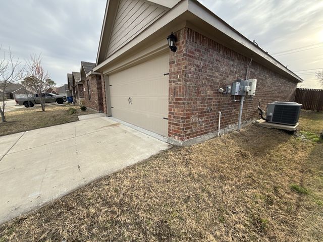 3303 Knoll Drive, Ennis, TX 75119