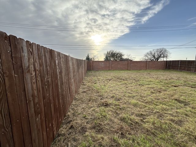 3303 Knoll Drive, Ennis, TX 75119