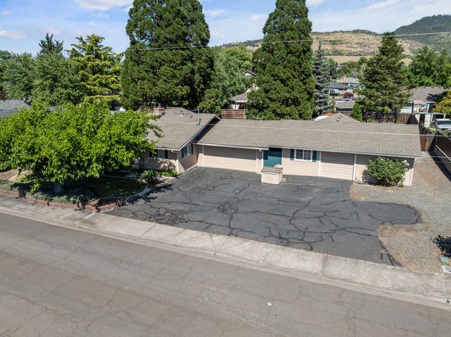 2930 Bailey Avenue, Medford, OR 97504