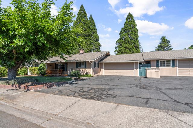 2930 Bailey Avenue, Medford, OR 97504