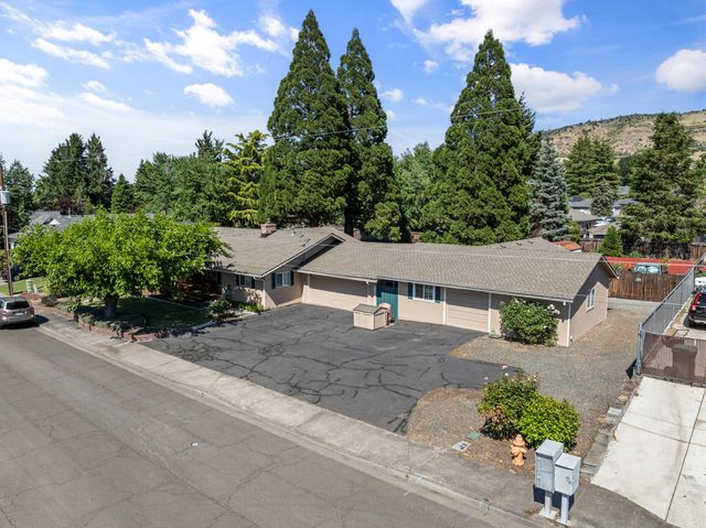 2930 Bailey Avenue, Medford, OR 97504