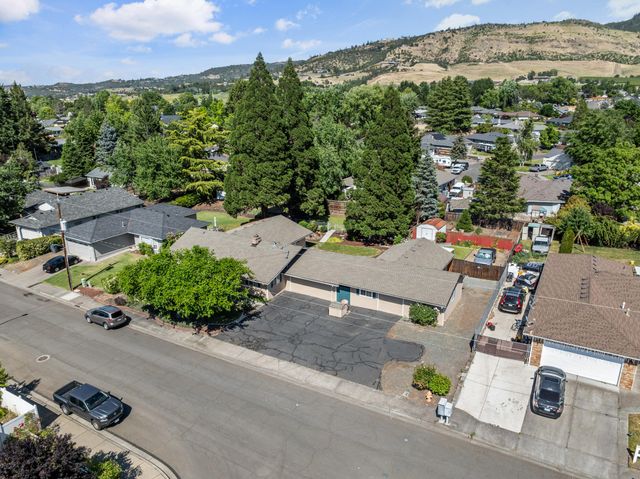 2930 Bailey Avenue, Medford, OR 97504