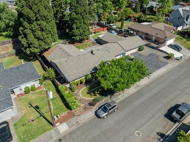 2930 Bailey Avenue, Medford, OR 97504
