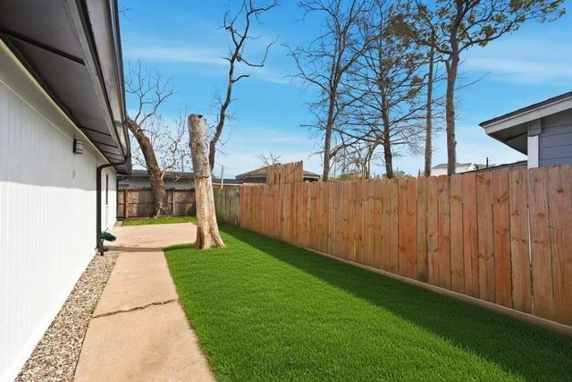 4102 Sherwood Lane 8, Houston, TX 77092