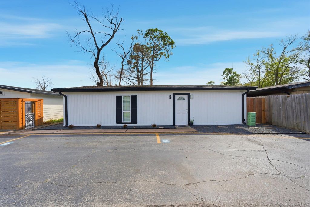 4102 Sherwood Lane 8, Houston, TX 77092