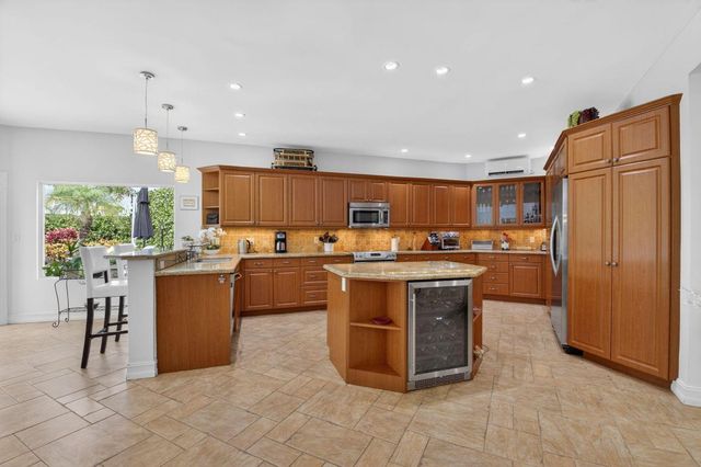 4911 Pineview Circle, Delray Beach, FL 33445