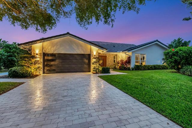 4911 Pineview Circle, Delray Beach, FL 33445
