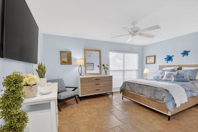 4911 Pineview Circle, Delray Beach, FL 33445