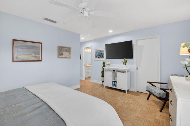 4911 Pineview Circle, Delray Beach, FL 33445