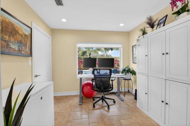 4911 Pineview Circle, Delray Beach, FL 33445