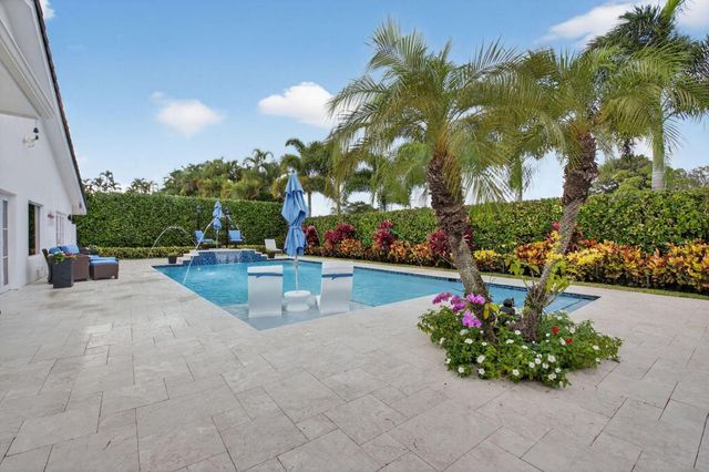 4911 Pineview Circle, Delray Beach, FL 33445