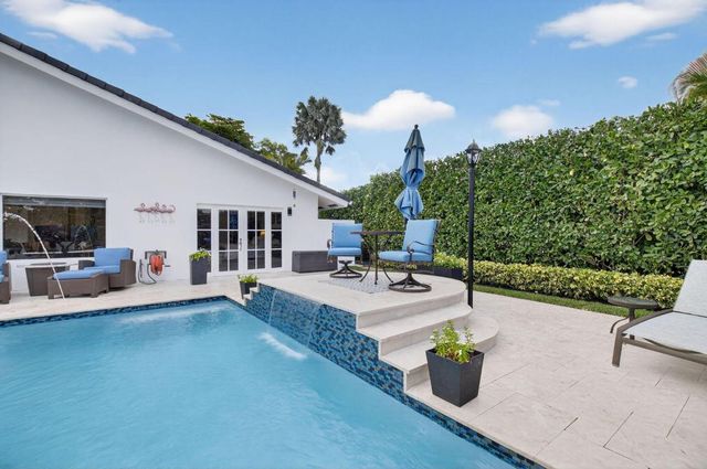 4911 Pineview Circle, Delray Beach, FL 33445